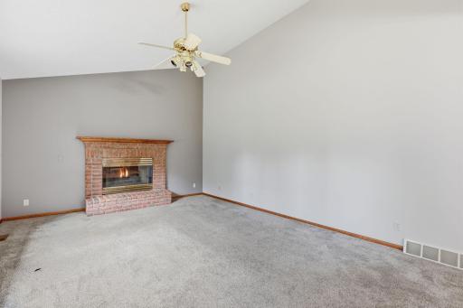 2354 Heights Avenue E, Maplewood, MN 55119