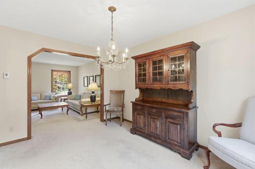 2354 Heights Avenue E, Maplewood, MN 55119