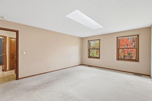 2354 Heights Avenue E, Maplewood, MN 55119