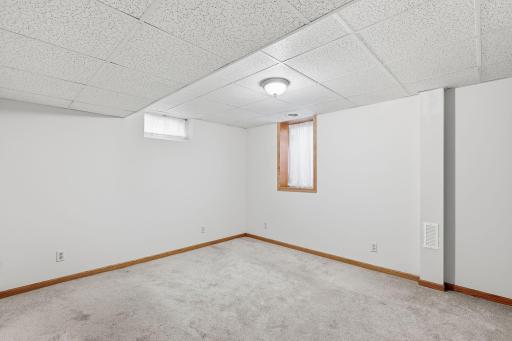 2354 Heights Avenue E, Maplewood, MN 55119