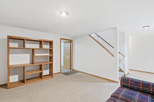 2354 Heights Avenue E, Maplewood, MN 55119