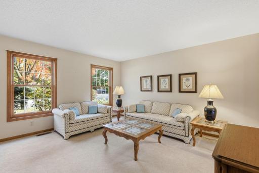 2354 Heights Avenue E, Maplewood, MN 55119