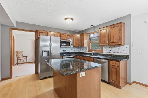 2354 Heights Avenue E, Maplewood, MN 55119
