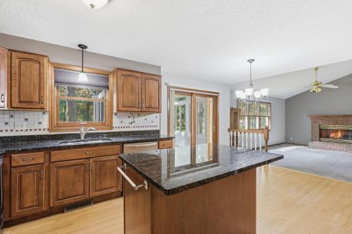 2354 Heights Avenue E, Maplewood, MN 55119