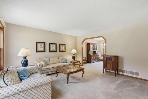 2354 Heights Avenue E, Maplewood, MN 55119