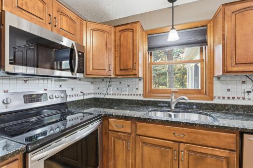 2354 Heights Avenue E, Maplewood, MN 55119