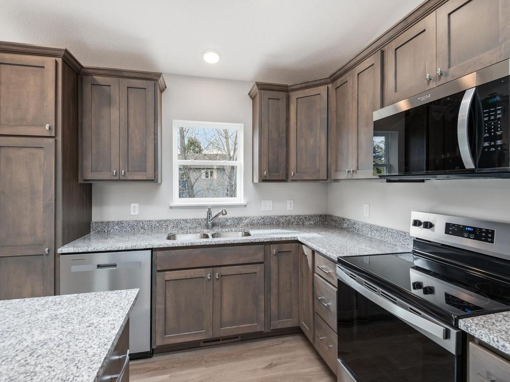 2083 River Bend Trl, Mayer, MN