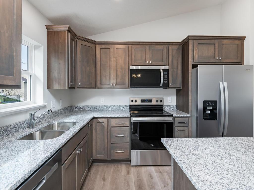 2083 River Bend Trl, Mayer, MN
