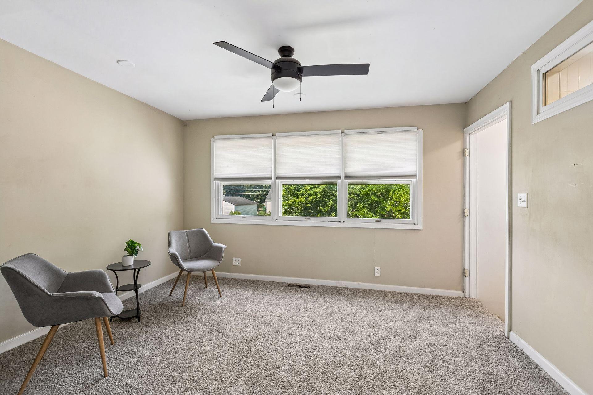 Great upper level flex space offers many possibilities! Office/craft/play/reading