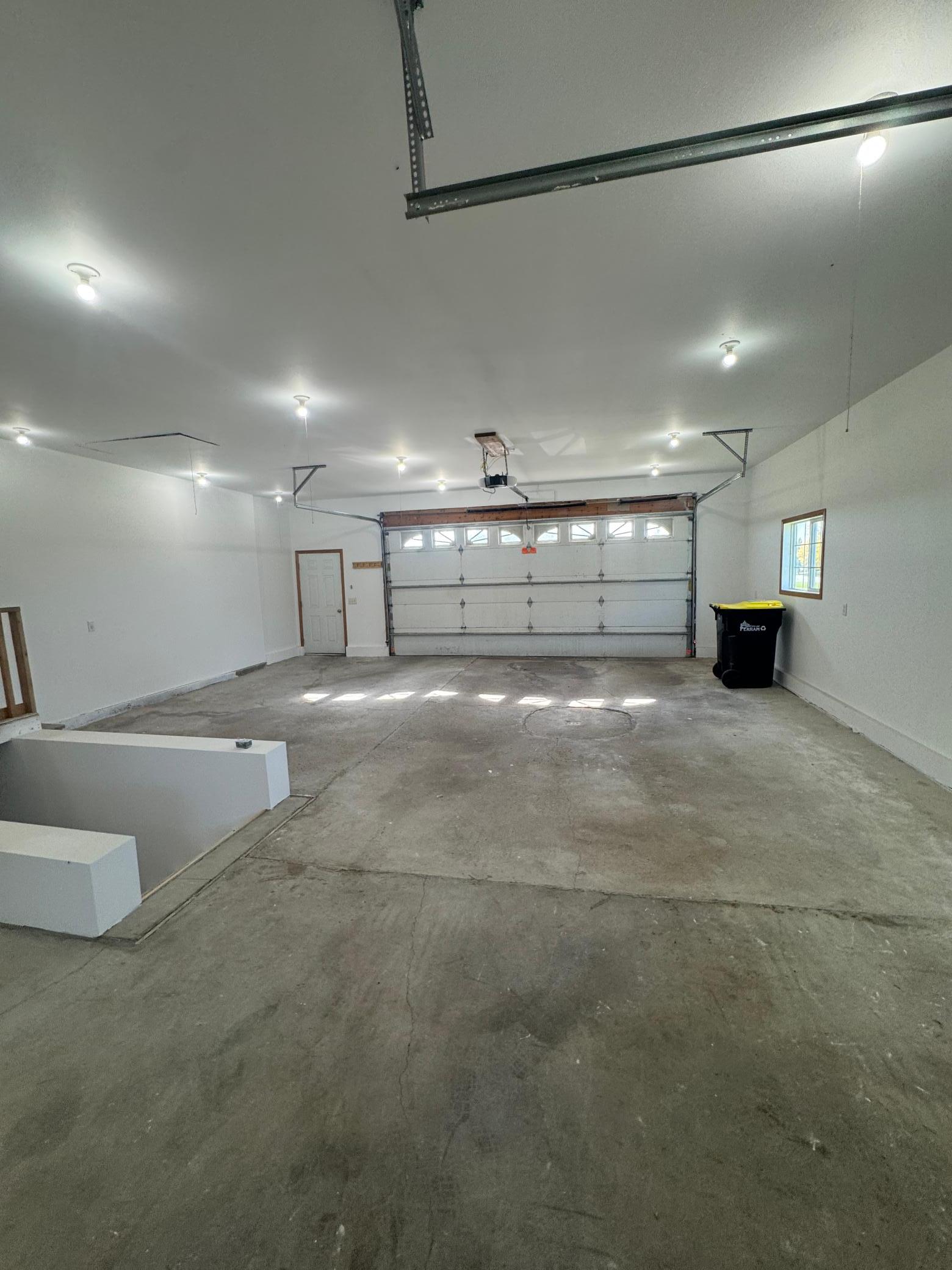 Garage (1).JPG