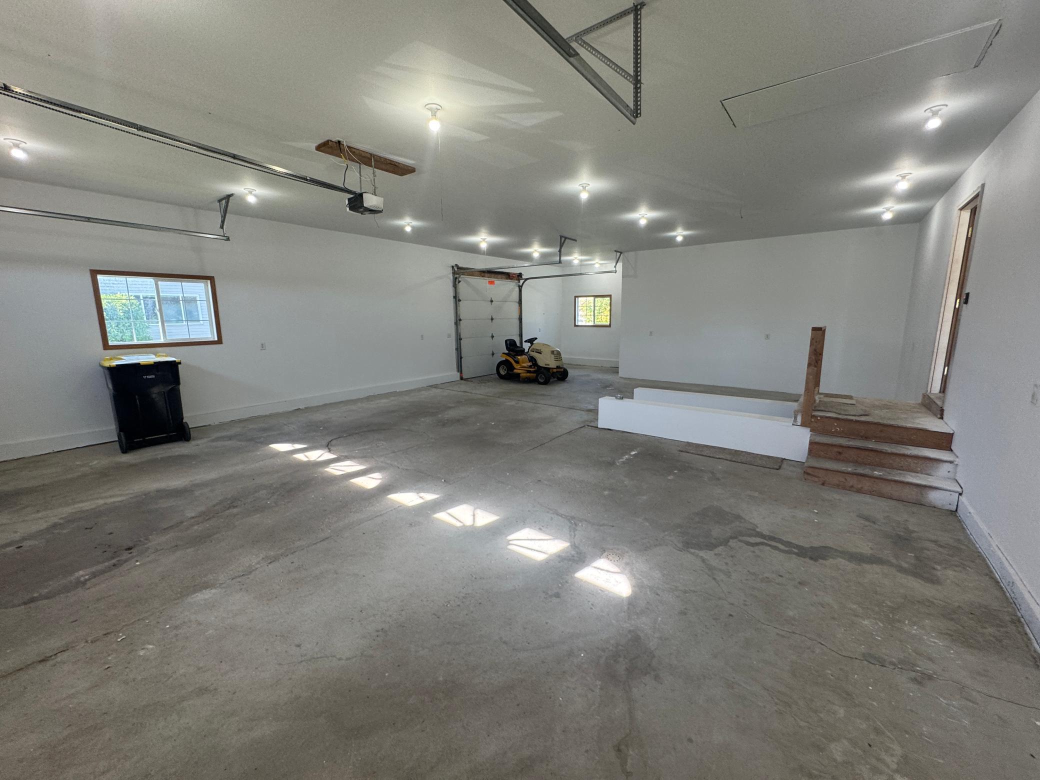 Garage (2).JPG