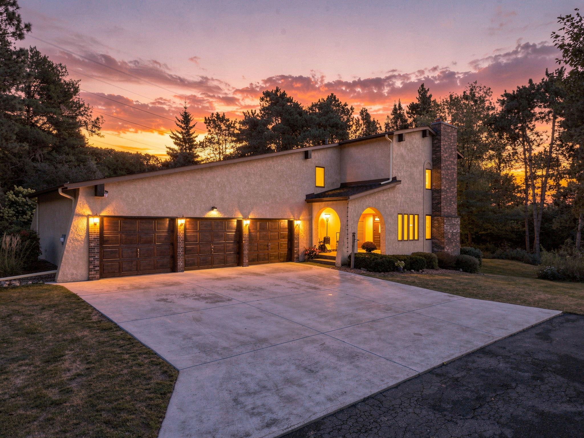 2-web-or-mls-6668_Crackleberry_Trail_Woodbury_TW_005.jpg