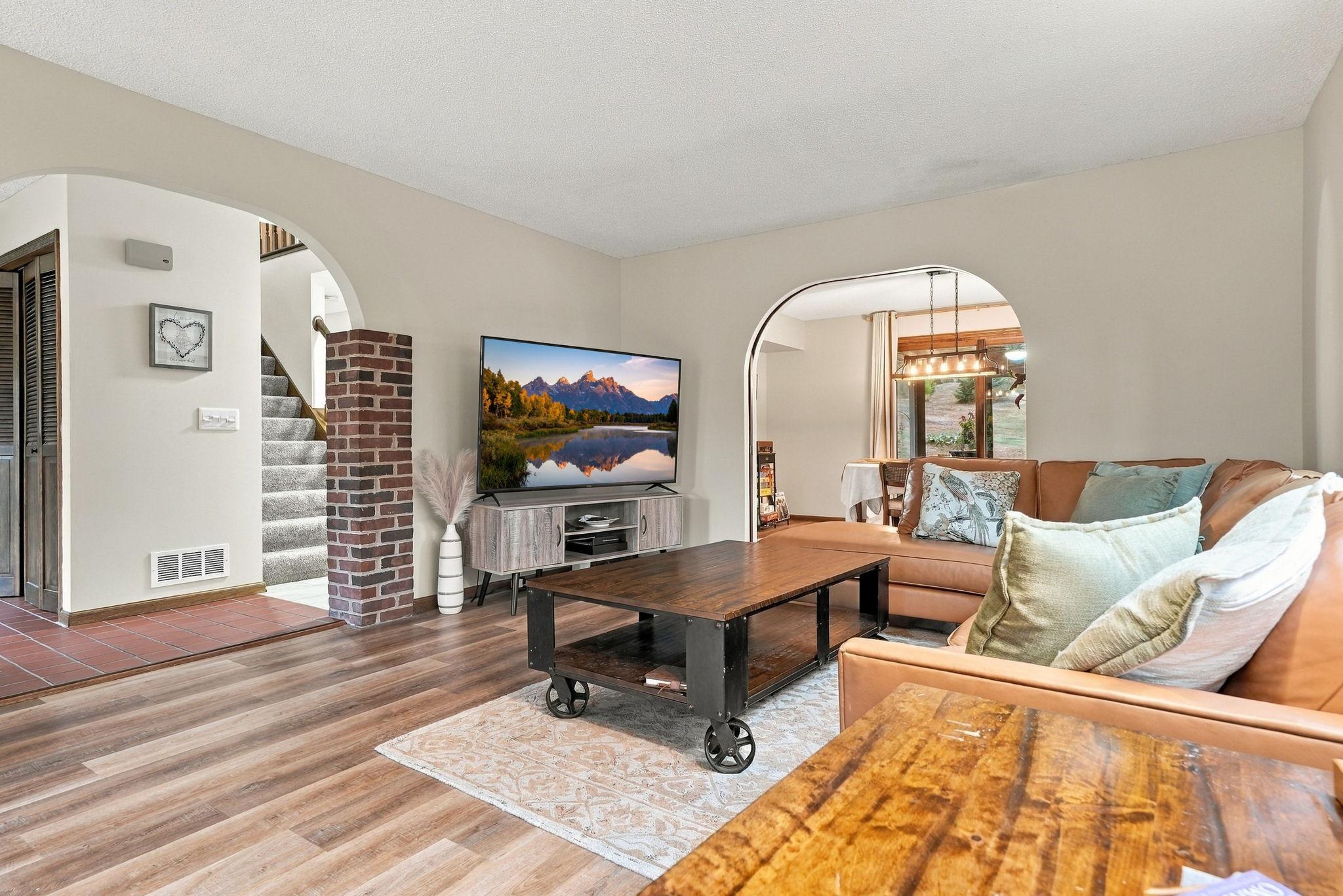 14-web-or-mls-6668_Crackleberry_Trail_Woodbury_09820.jpg