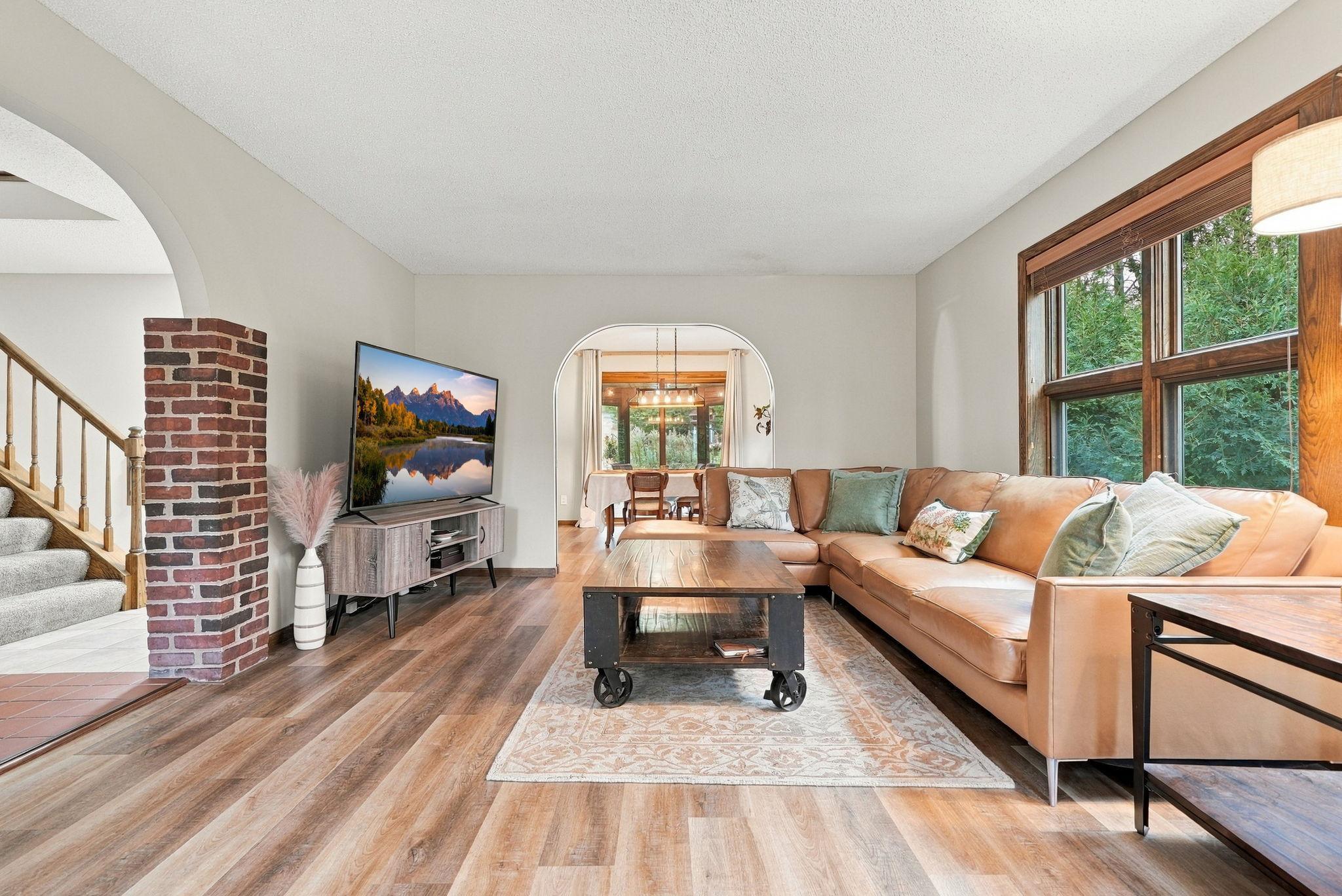 13-web-or-mls-6668_Crackleberry_Trail_Woodbury_09815.jpg