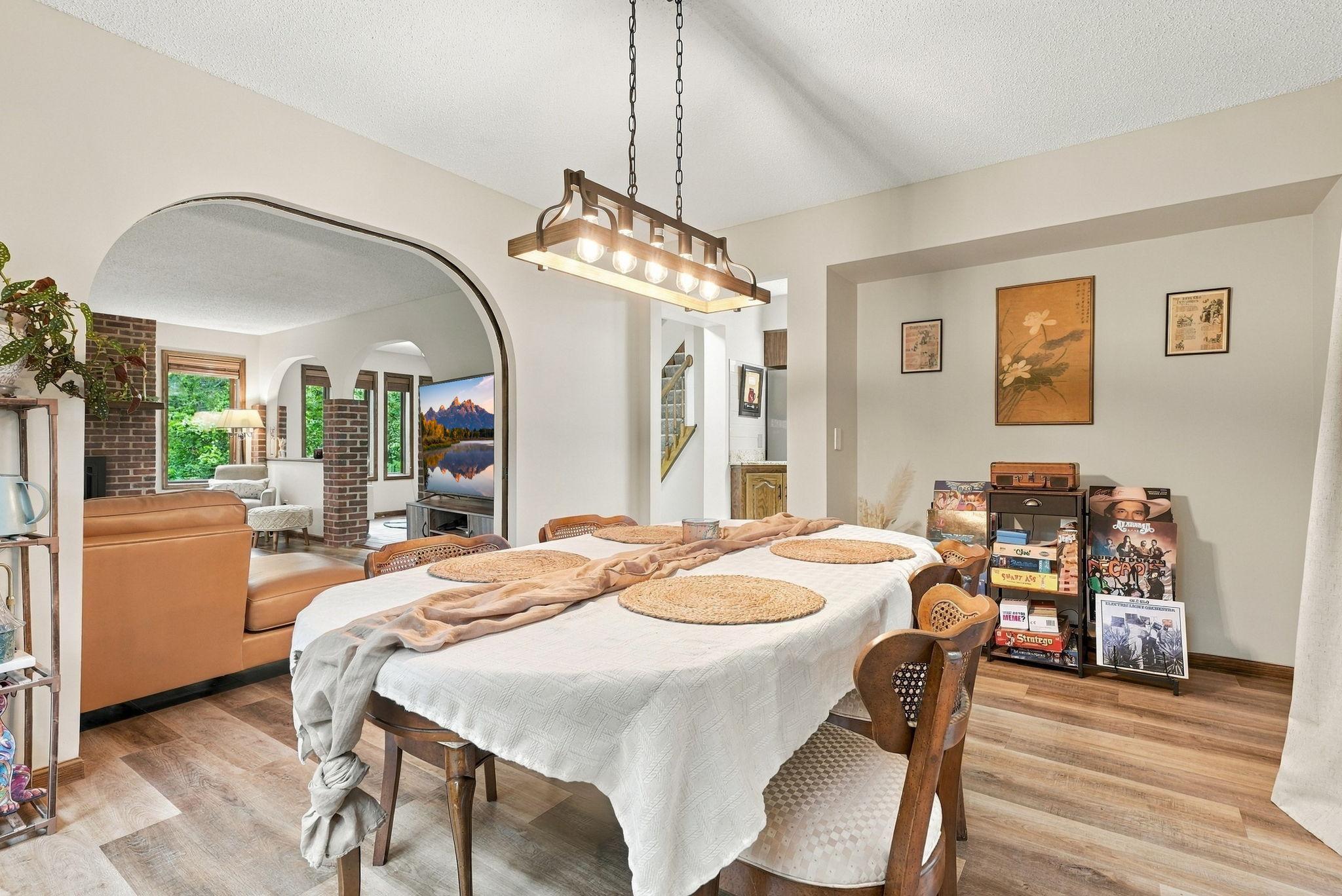 20-web-or-mls-6668_Crackleberry_Trail_Woodbury_09840.jpg