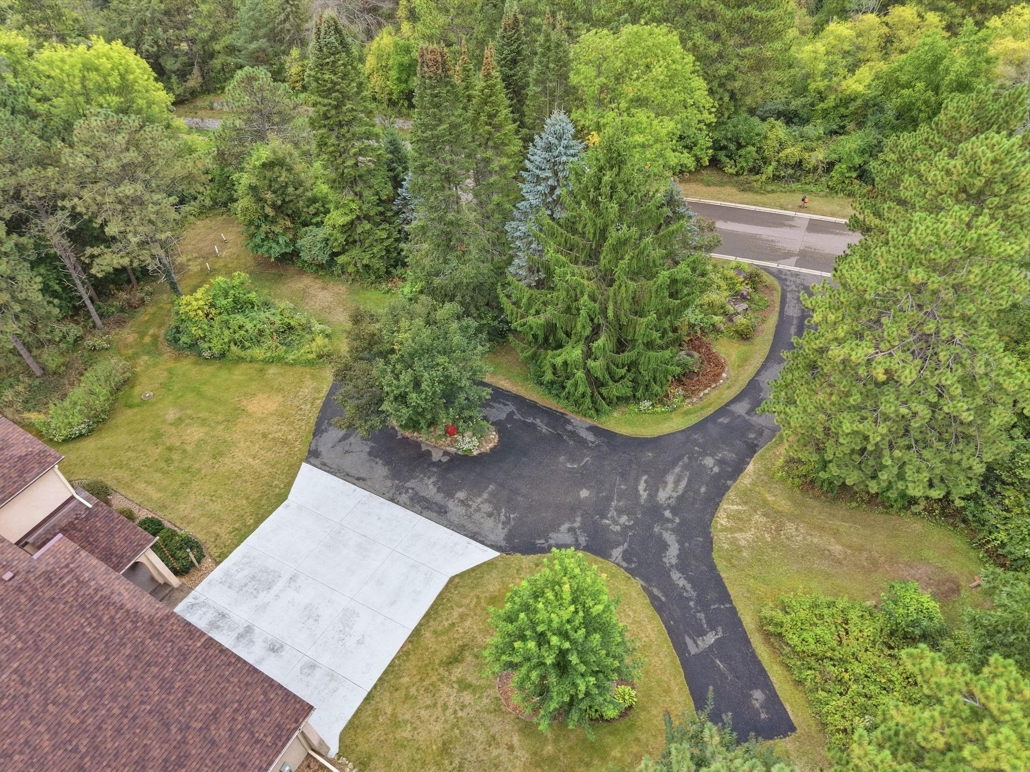 81-web-or-mls-6668_Crackleberry_Trail_Woodbury_095.jpg