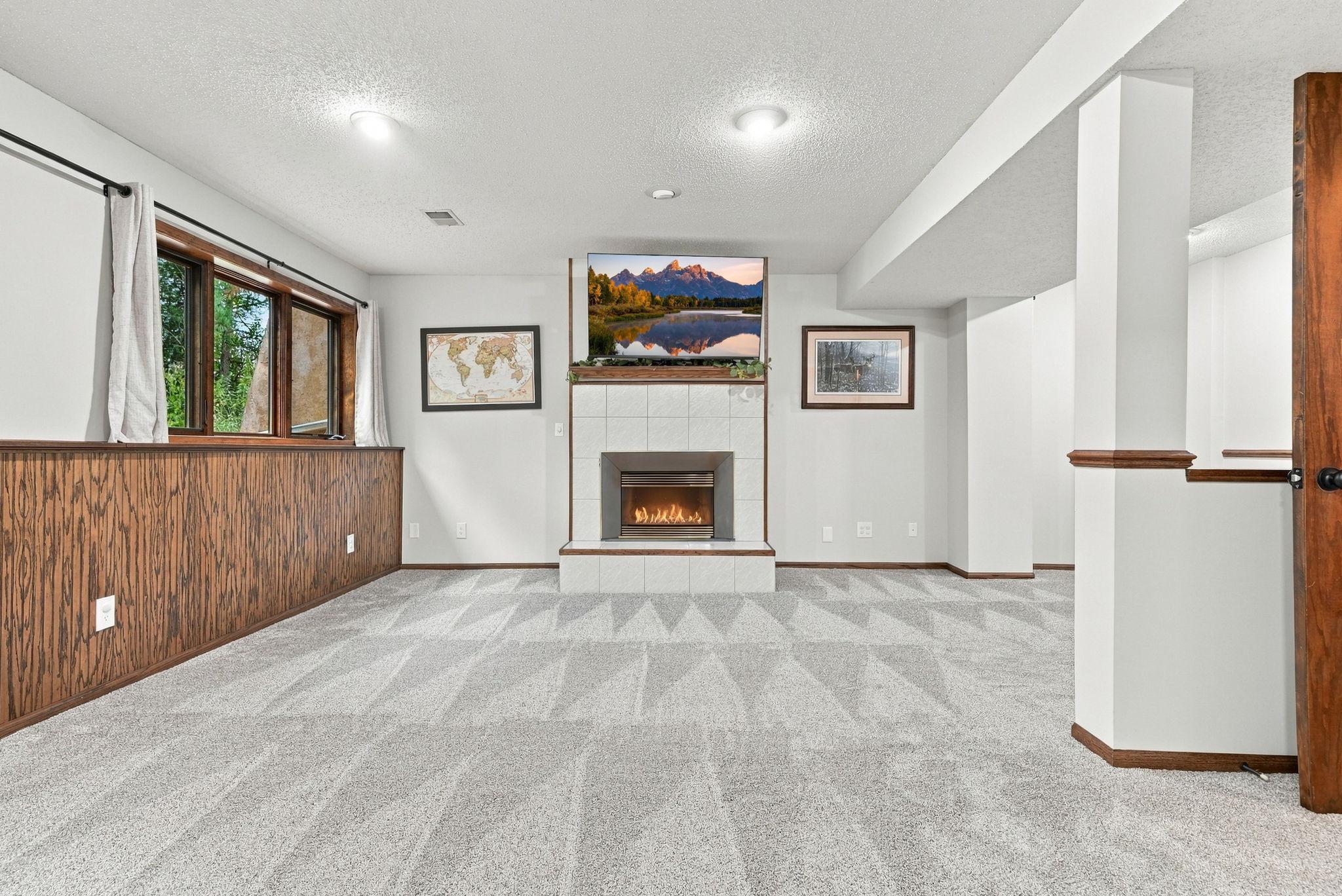 62-web-or-mls-6668_Crackleberry_Trail_Woodbury_09915.jpg
