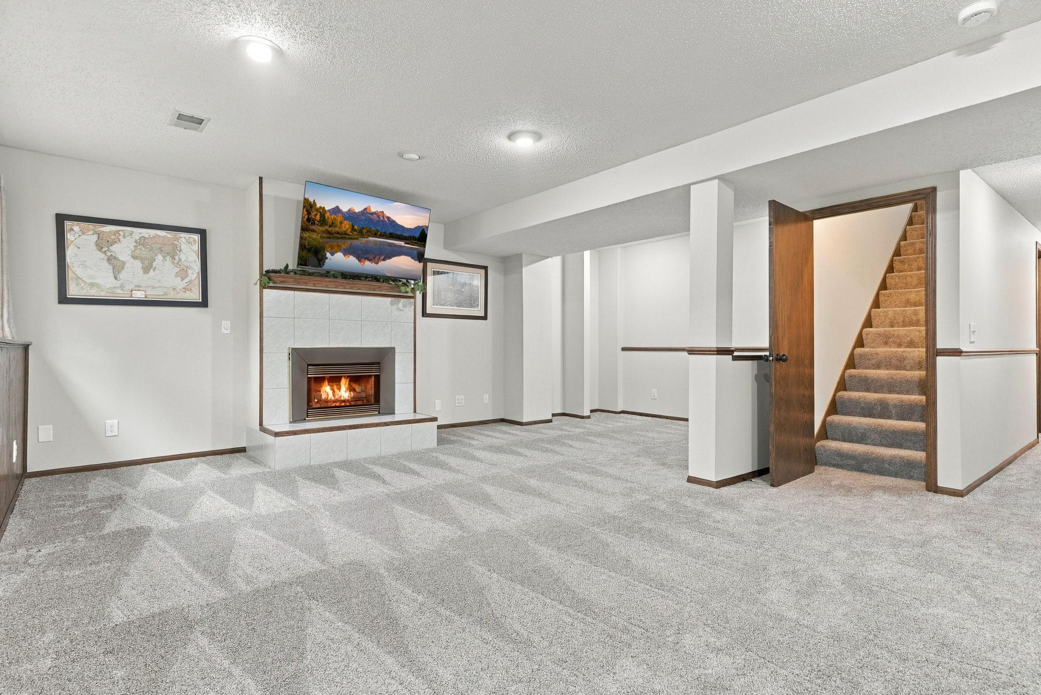 60-web-or-mls-6668_Crackleberry_Trail_Woodbury_09920.jpg