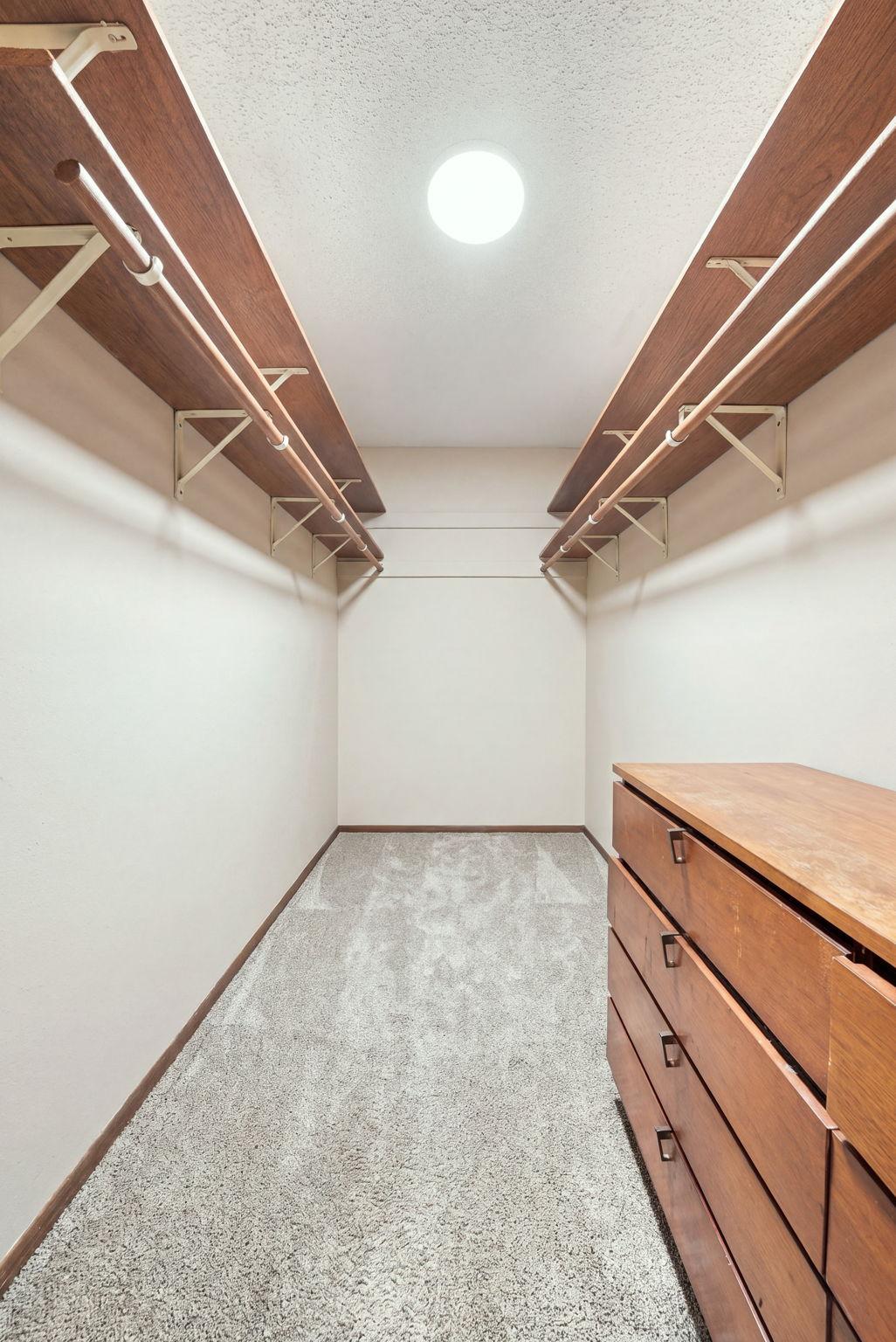53-web-or-mls-6668_Crackleberry_Trail_Woodbury_00041.jpg