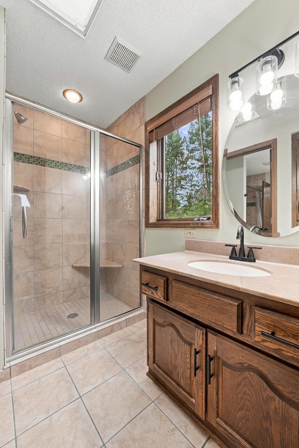 50-web-or-mls-6668_Crackleberry_Trail_Woodbury_00011.jpg