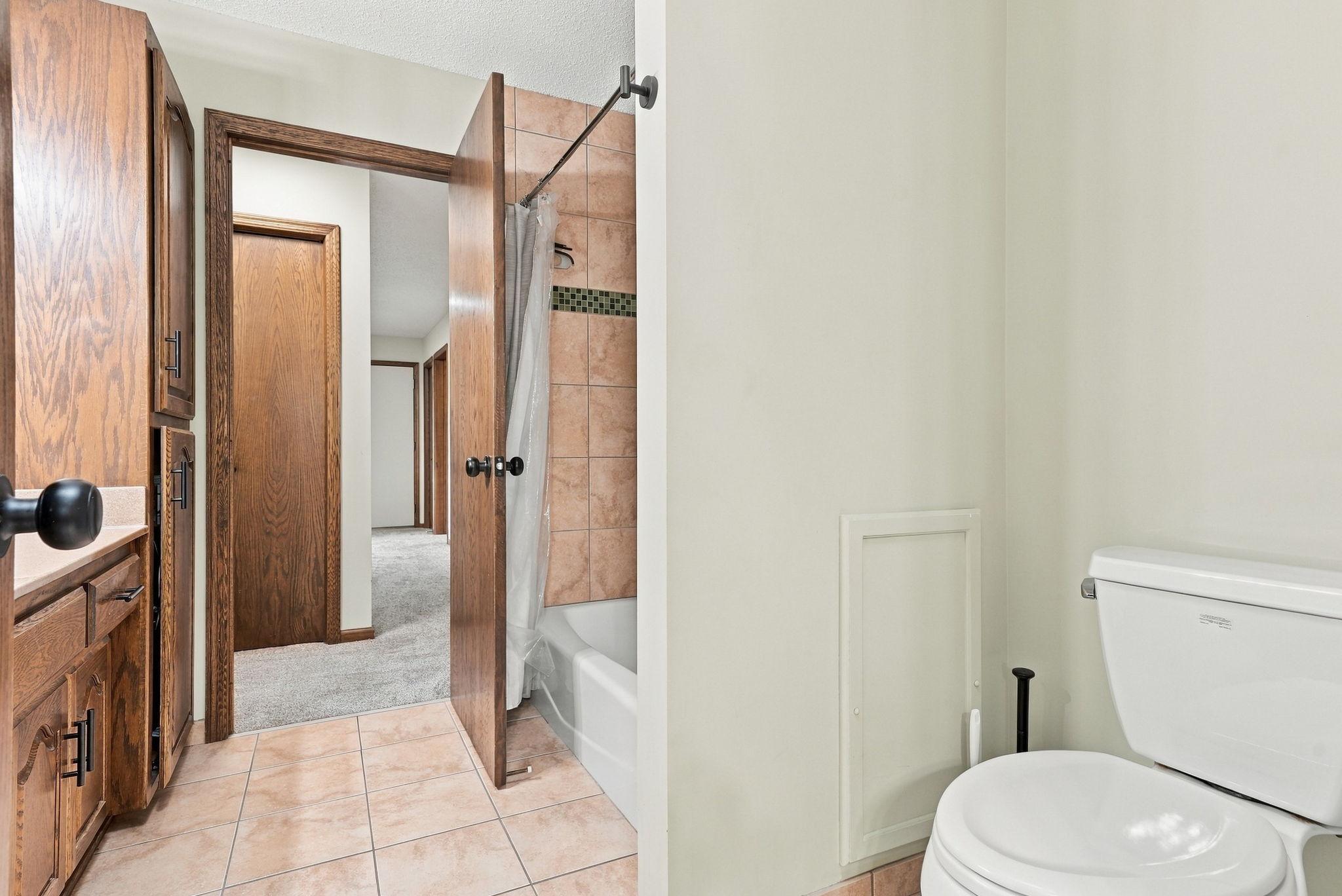 49-web-or-mls-6668_Crackleberry_Trail_Woodbury_00016.jpg