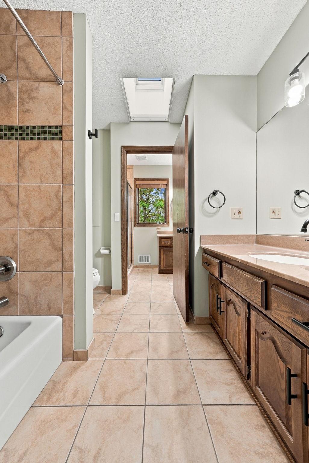 47-web-or-mls-6668_Crackleberry_Trail_Woodbury_00026.jpg