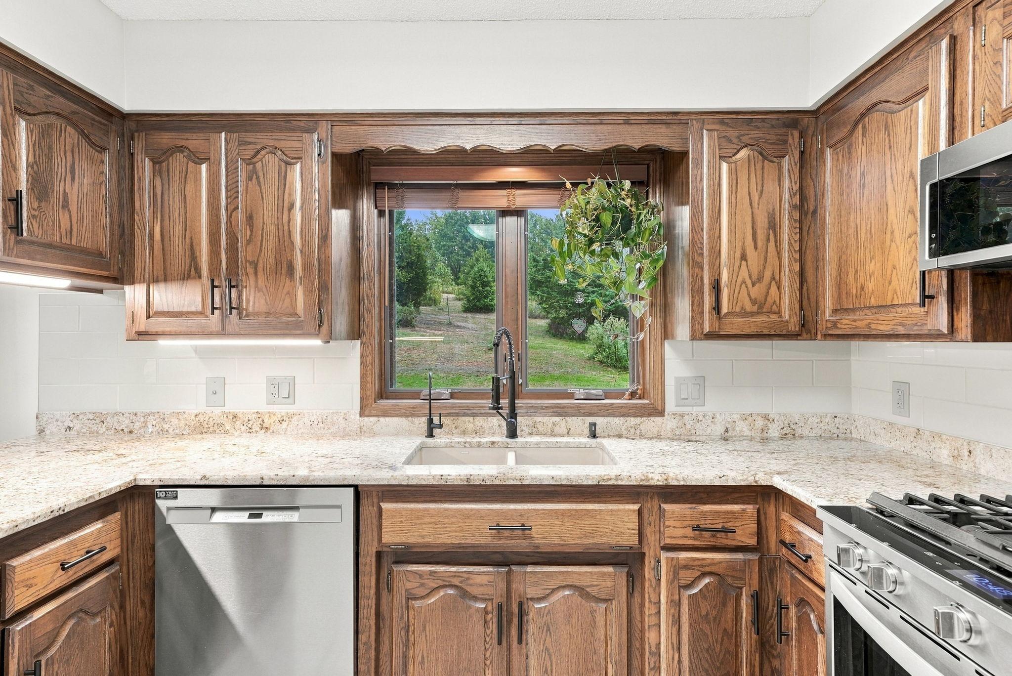 36-web-or-mls-6668_Crackleberry_Trail_Woodbury_09870.jpg