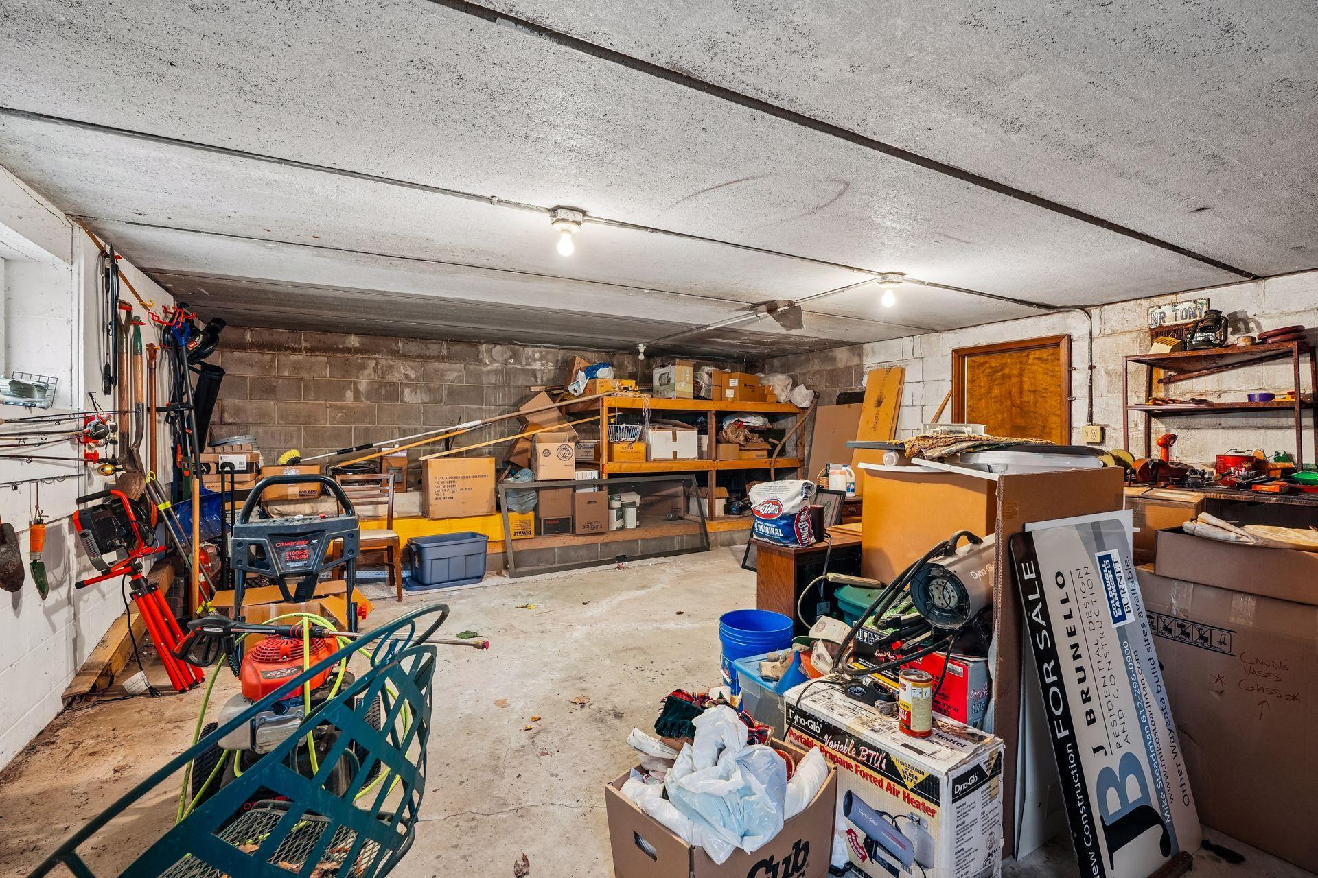 Sub garage - workshop / storage