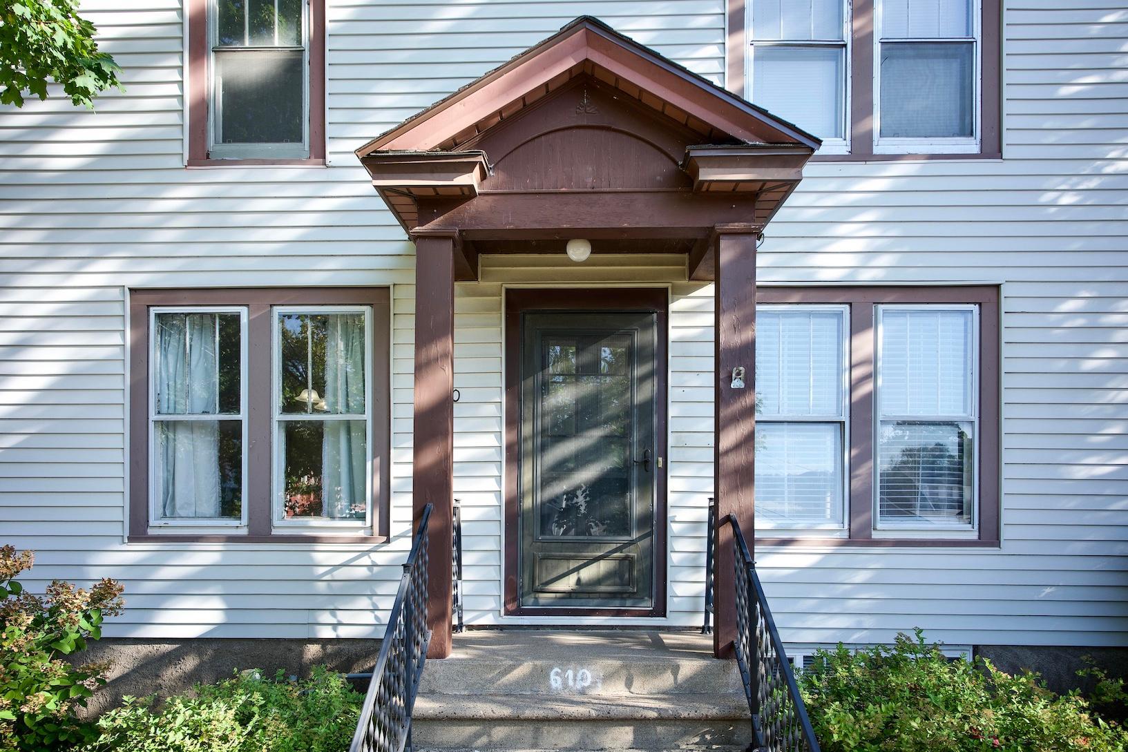 02 Front Entrance.jpg