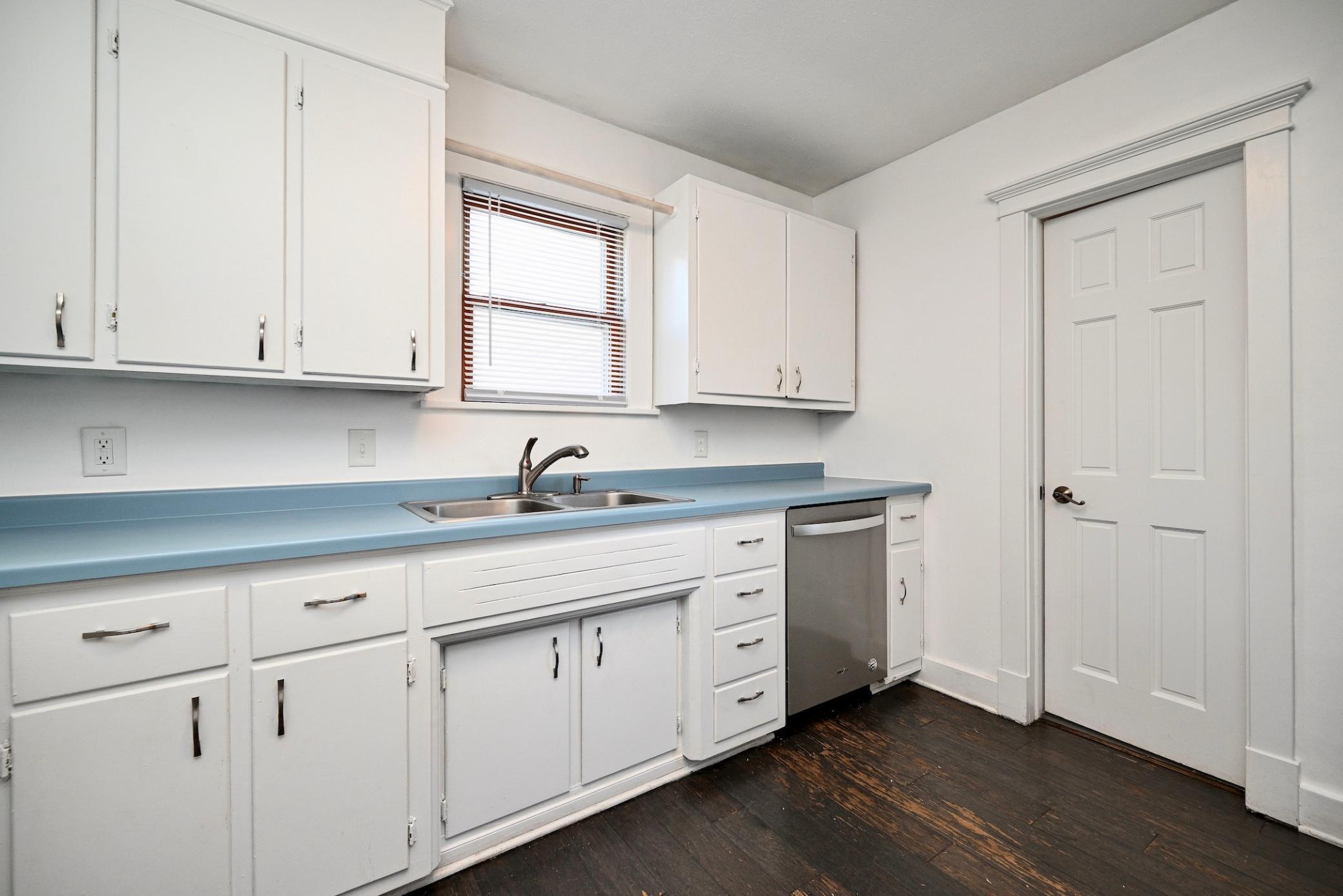 07 Kitchen II.jpg