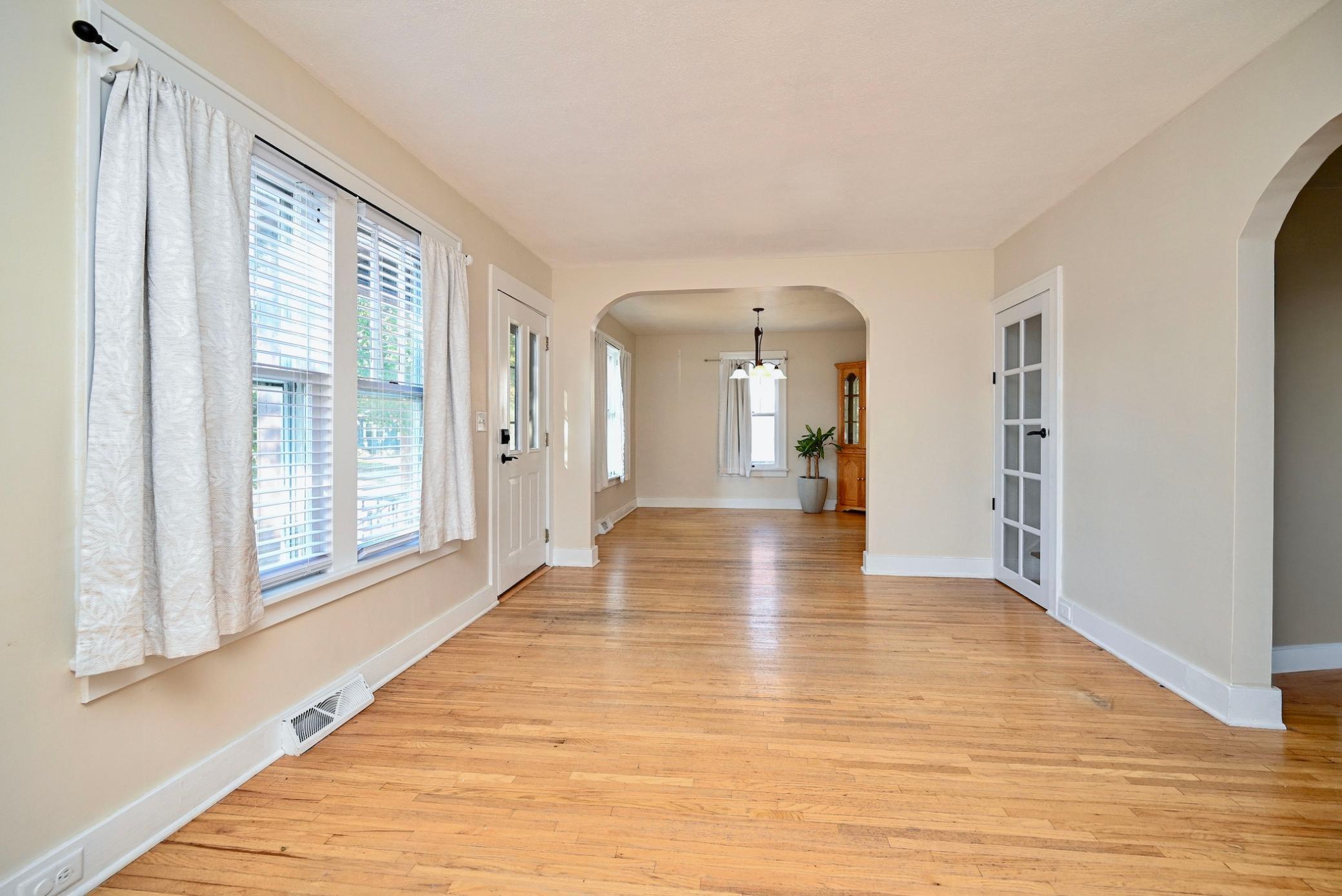 04 Living Room II.jpg