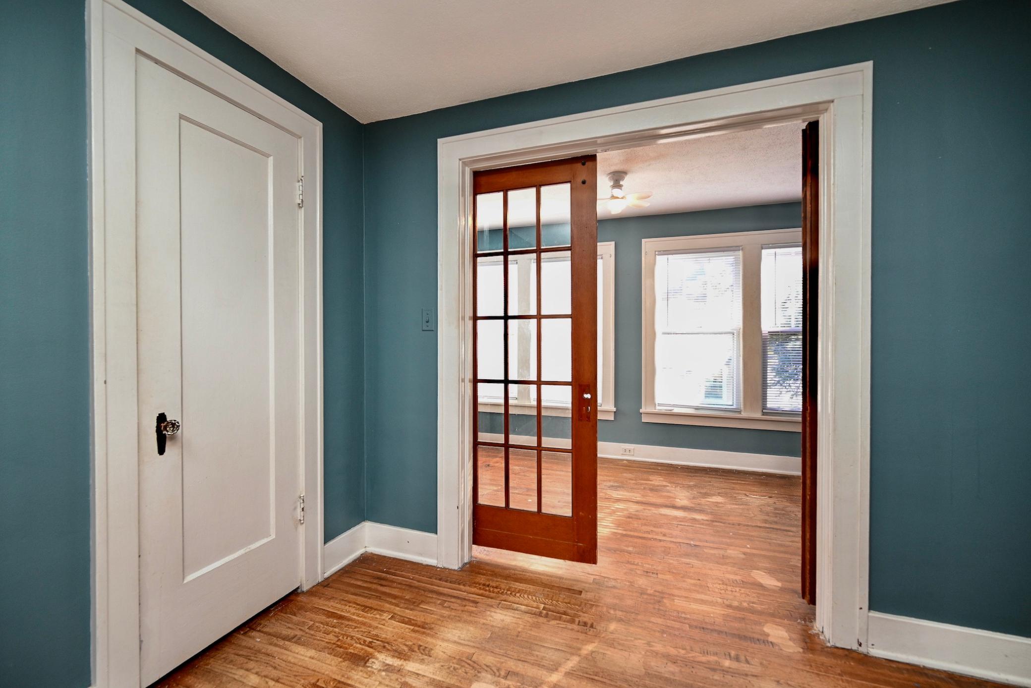 13 UL Sun Room Entrance.jpg