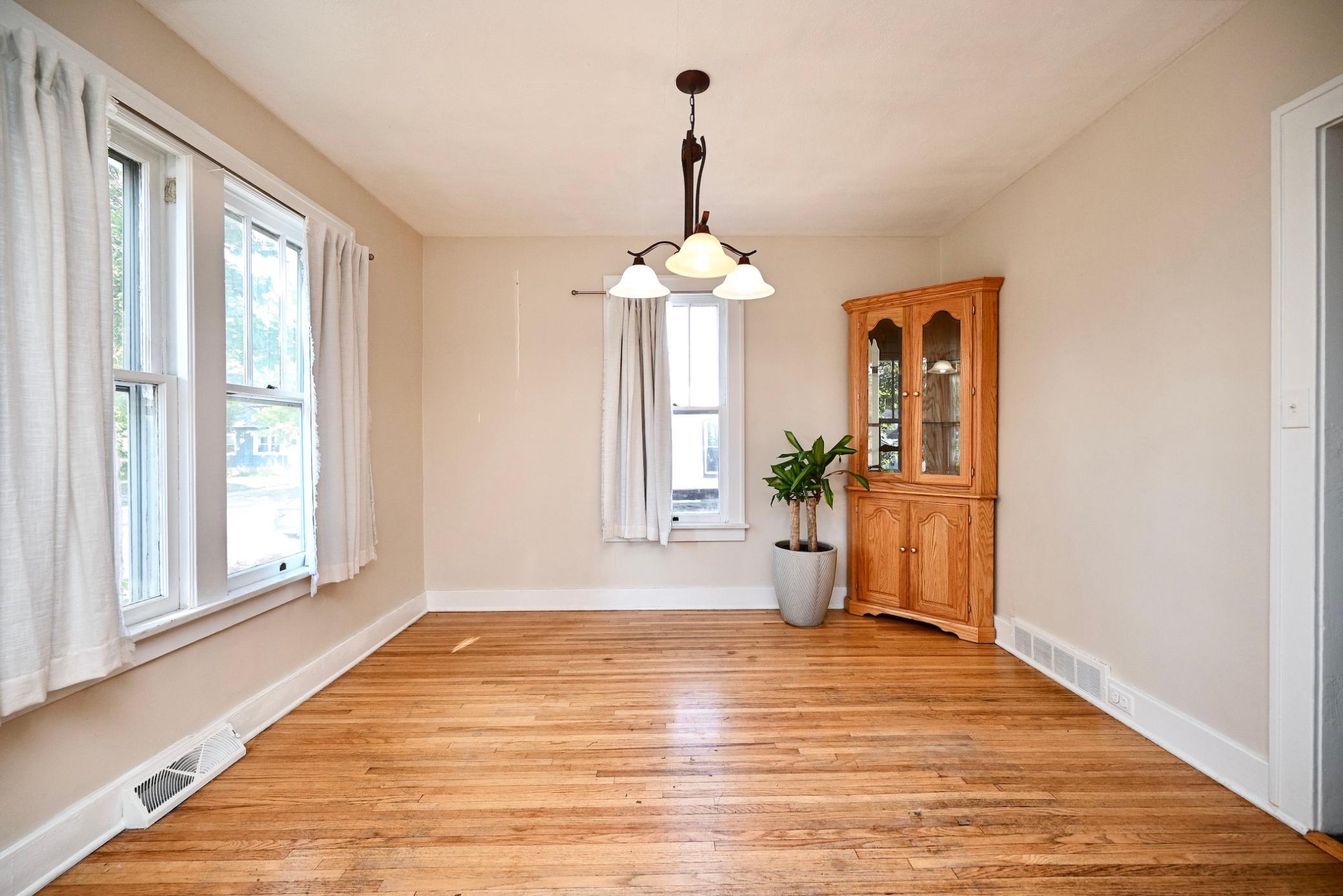 05 Dining Room.jpg
