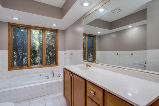 104 Wadsworth Drive, Mankato, MN 56001