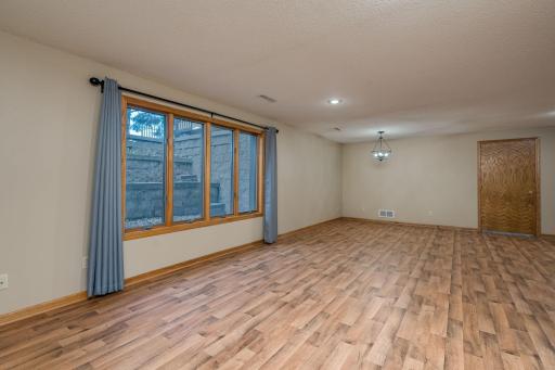 104 Wadsworth Drive, Mankato, MN 56001