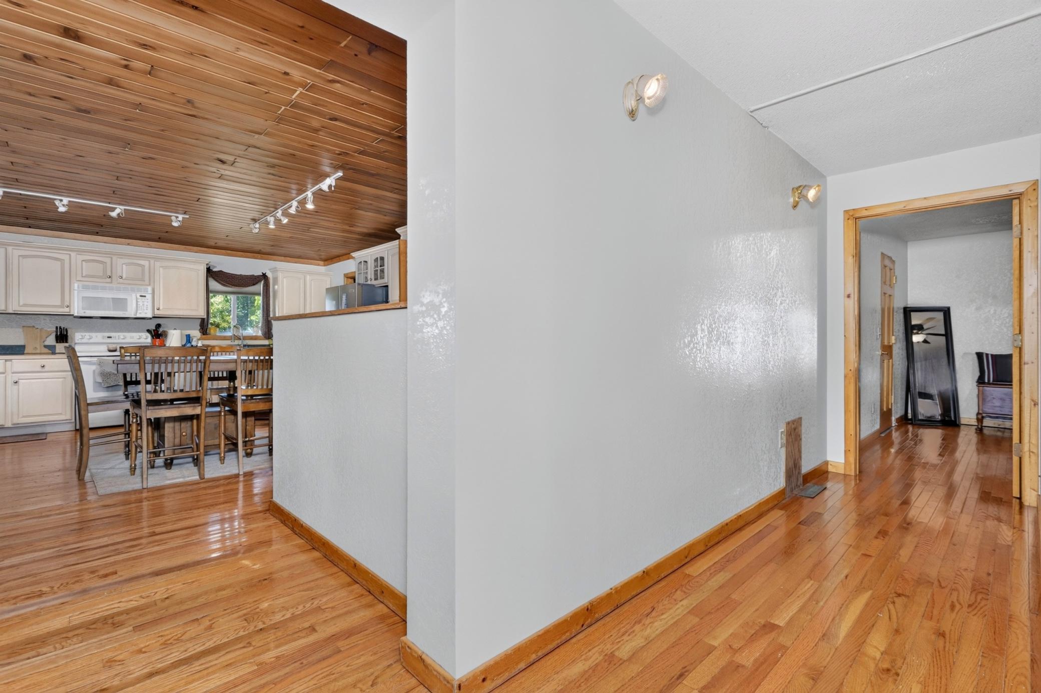 Hallway to bedrooms ,bath.jpg