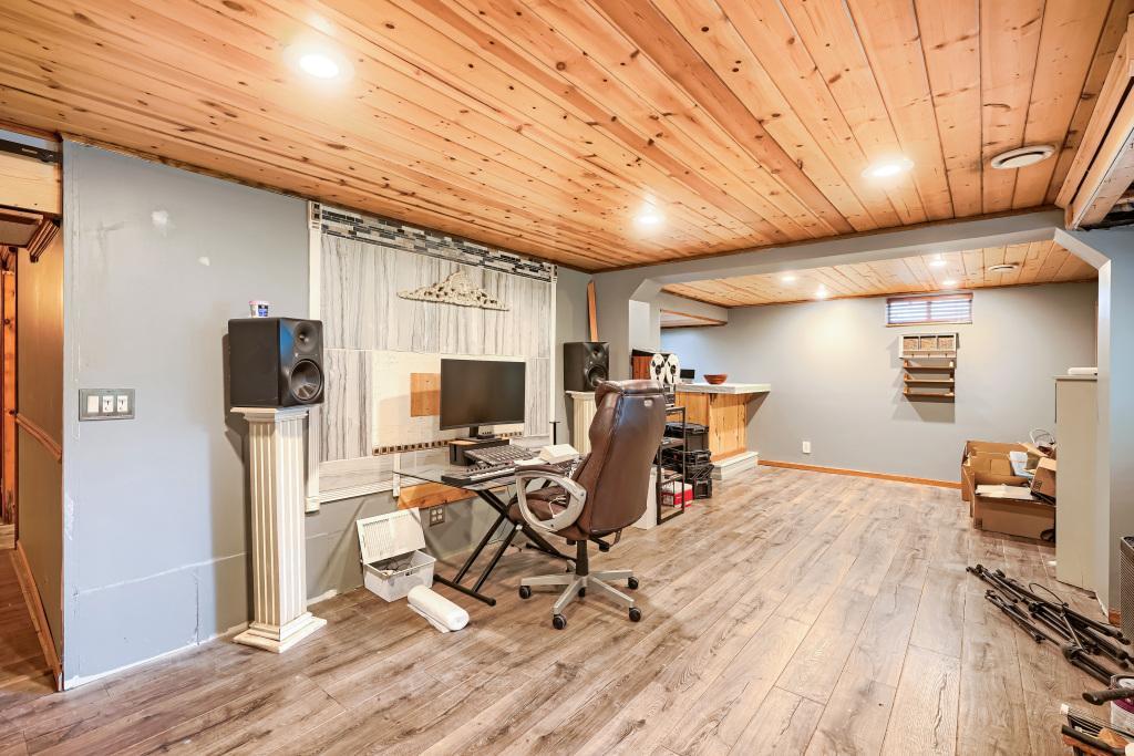 5457 Horizon Dr NE - MLS Sized - 005 - 05 Family Room.jpg
