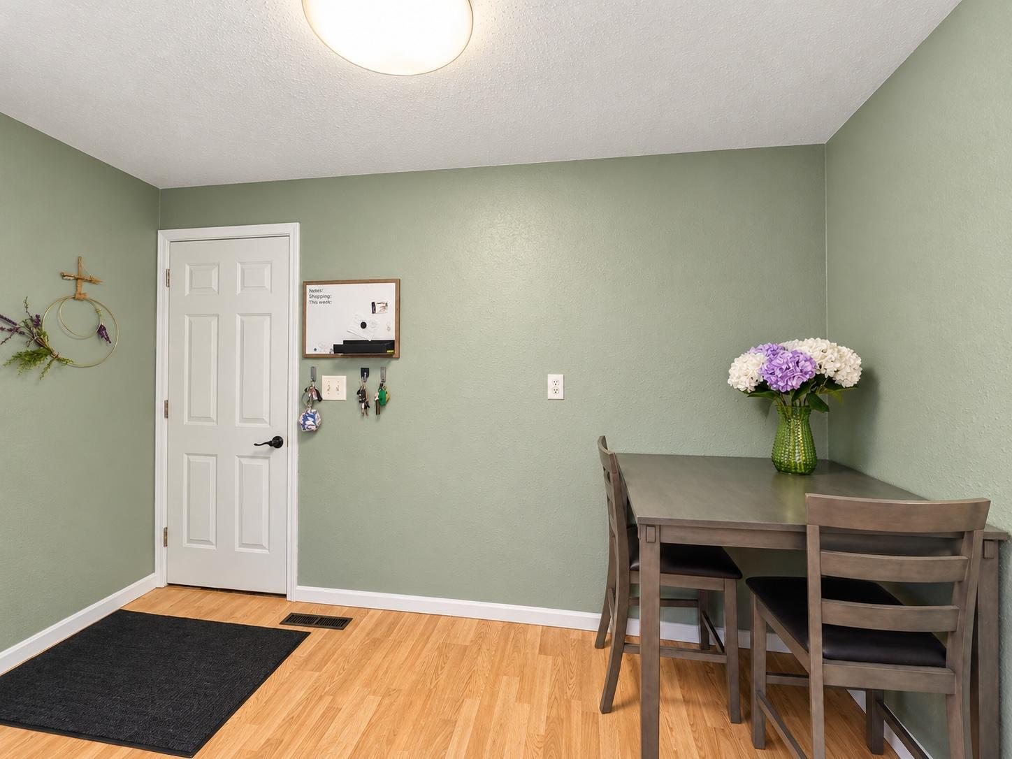 4 Dining Area.jpg