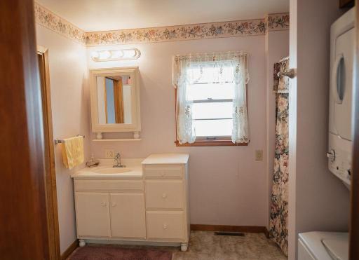 227 E 9th Street, Blue Earth, MN 56013