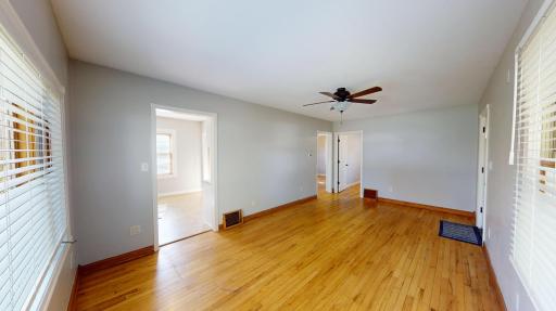 140 6th Street SE, Glenville, MN 56036