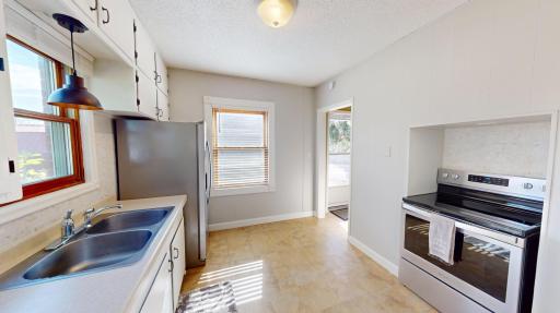 140 6th Street SE, Glenville, MN 56036