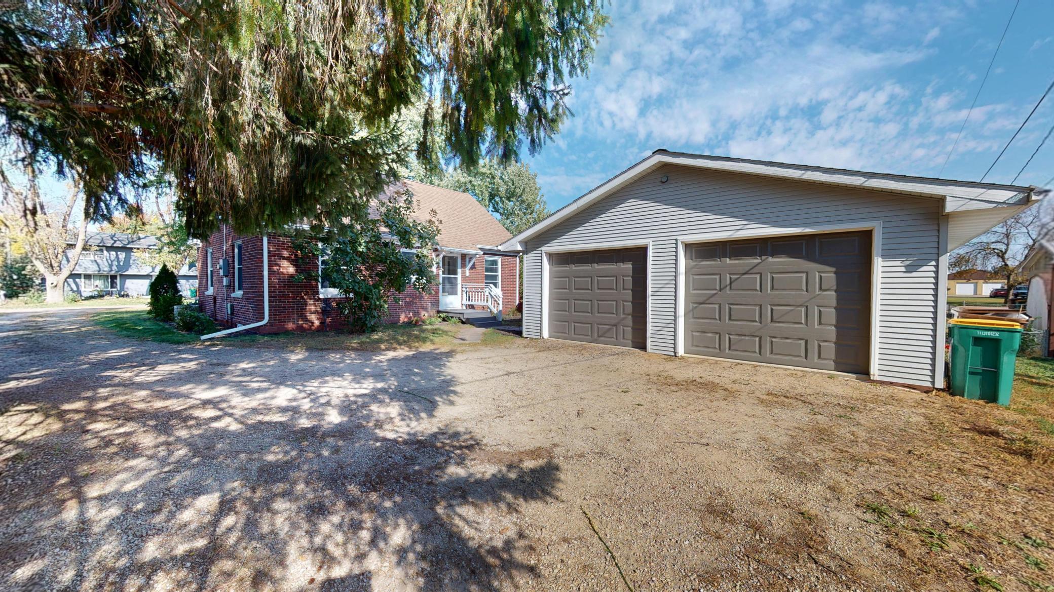 Driveway/garage