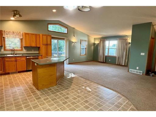322 Oriole Avenue N, Thief River Falls, MN 56701
