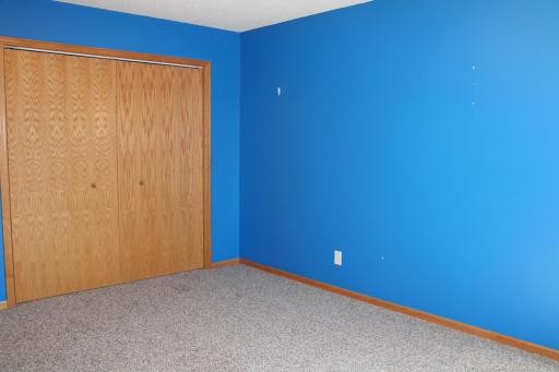322 Oriole Avenue N, Thief River Falls, MN 56701