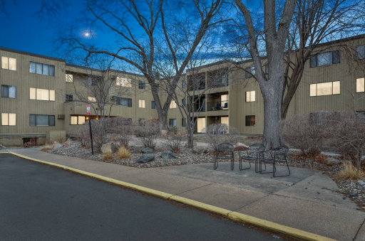 4101 Parklawn Avenue, 331, Edina, MN 55435
