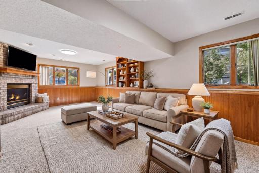 2621 Emerald Lane, Shakopee, MN 55379