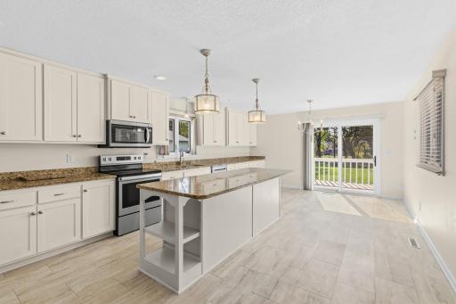 WOWZER!!! Now THIS is a KITCHEN AND DINETTE!