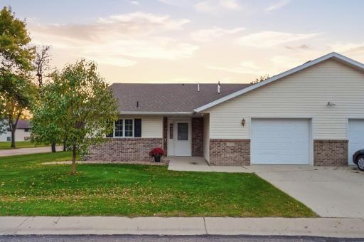 324 Valley View Drive SE, Willmar, MN 56201