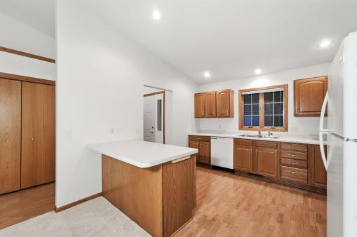 324 Valley View Drive SE, Willmar, MN 56201