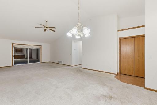 324 Valley View Drive SE, Willmar, MN 56201